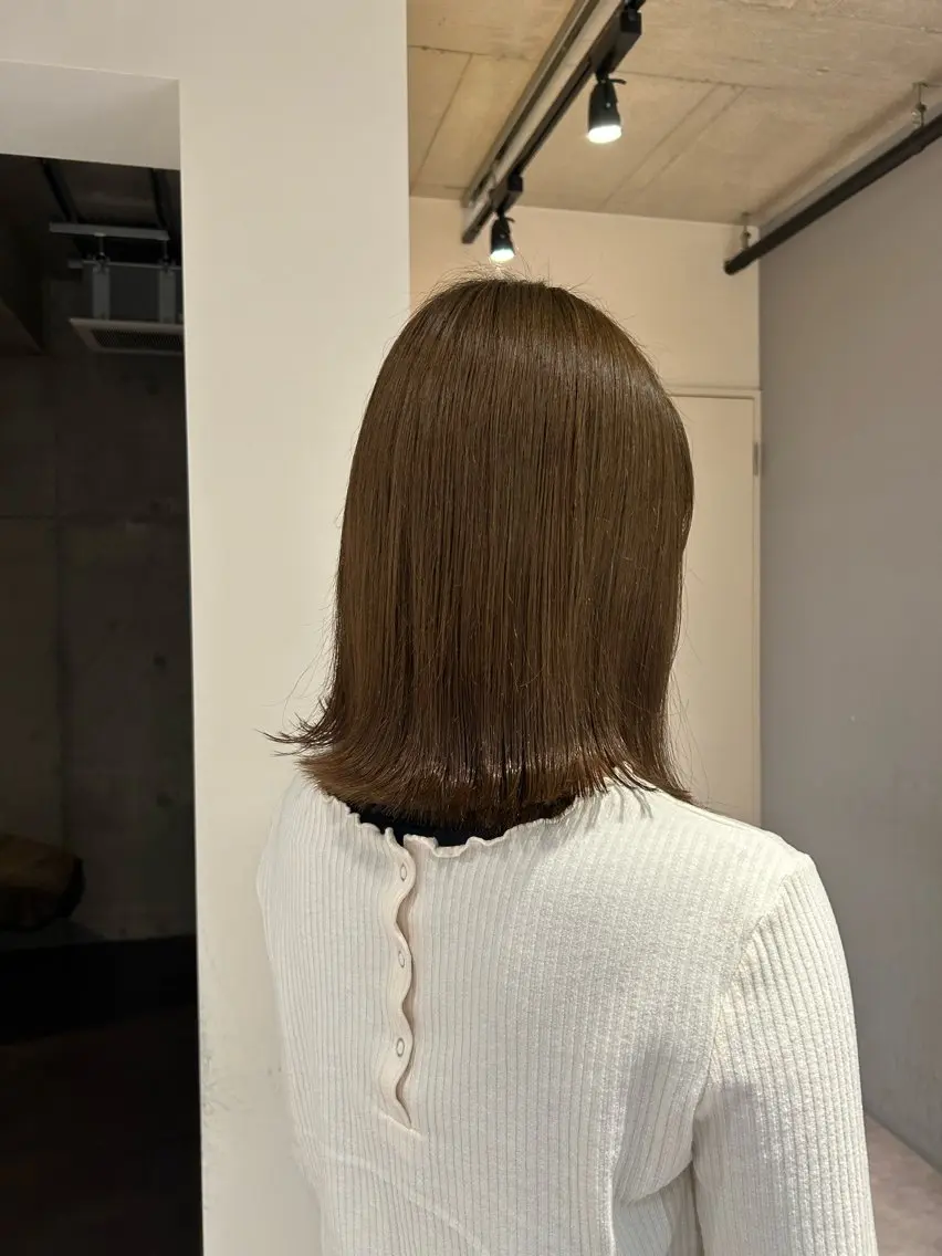 ミディアム カラー ベージュカラー オリーブベージュ オリーブカラー 切りっぱなしロブ カット ヘアカラー 葉月/ボブ/ 透明感カラー／中目黒のヘアスタイル
