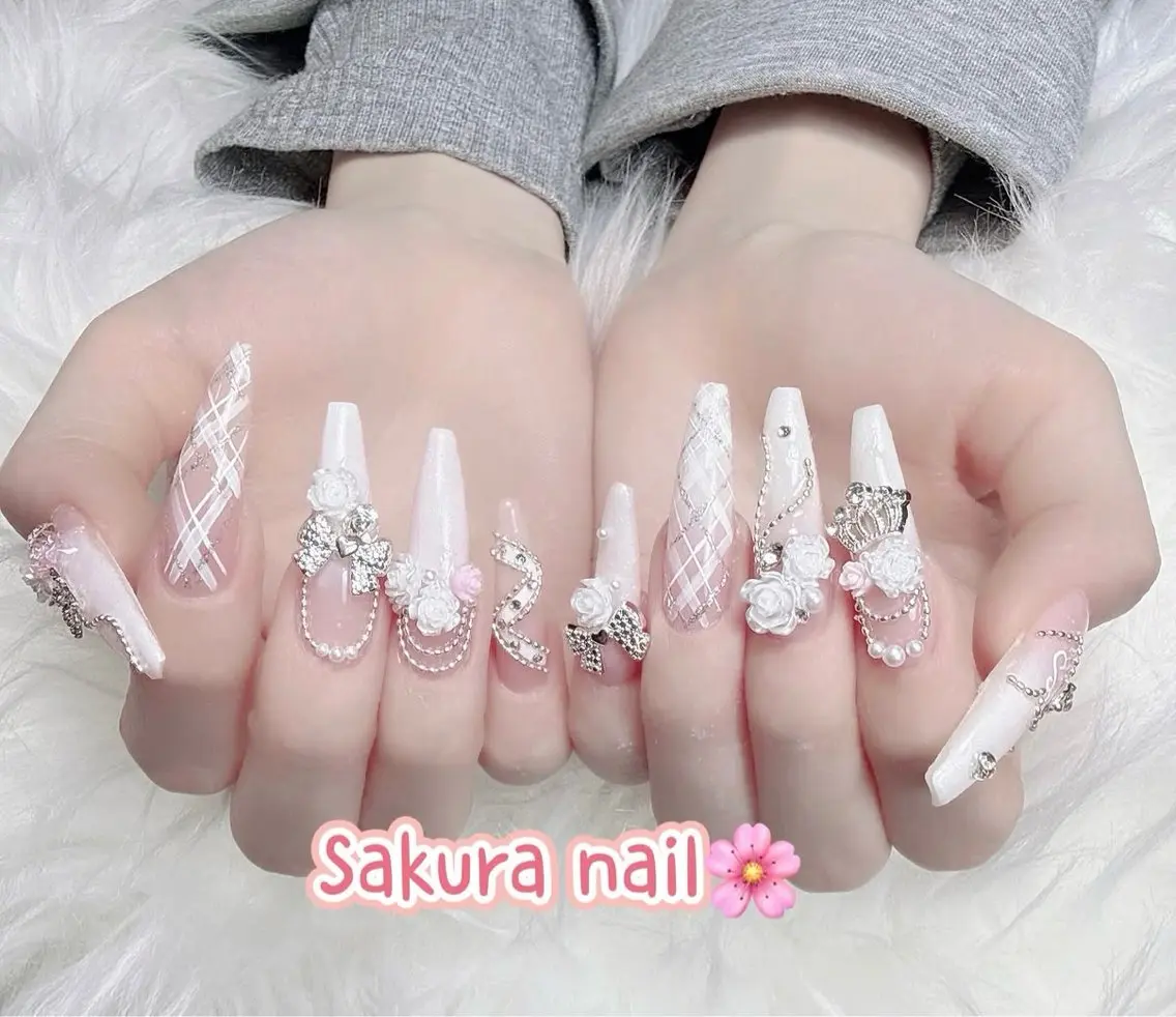 ネイル アートネイル オーロラネイル ボルドー チークネイル フレンチネイル ハンドネイル Sakura Nail Salonのネイルデザイン