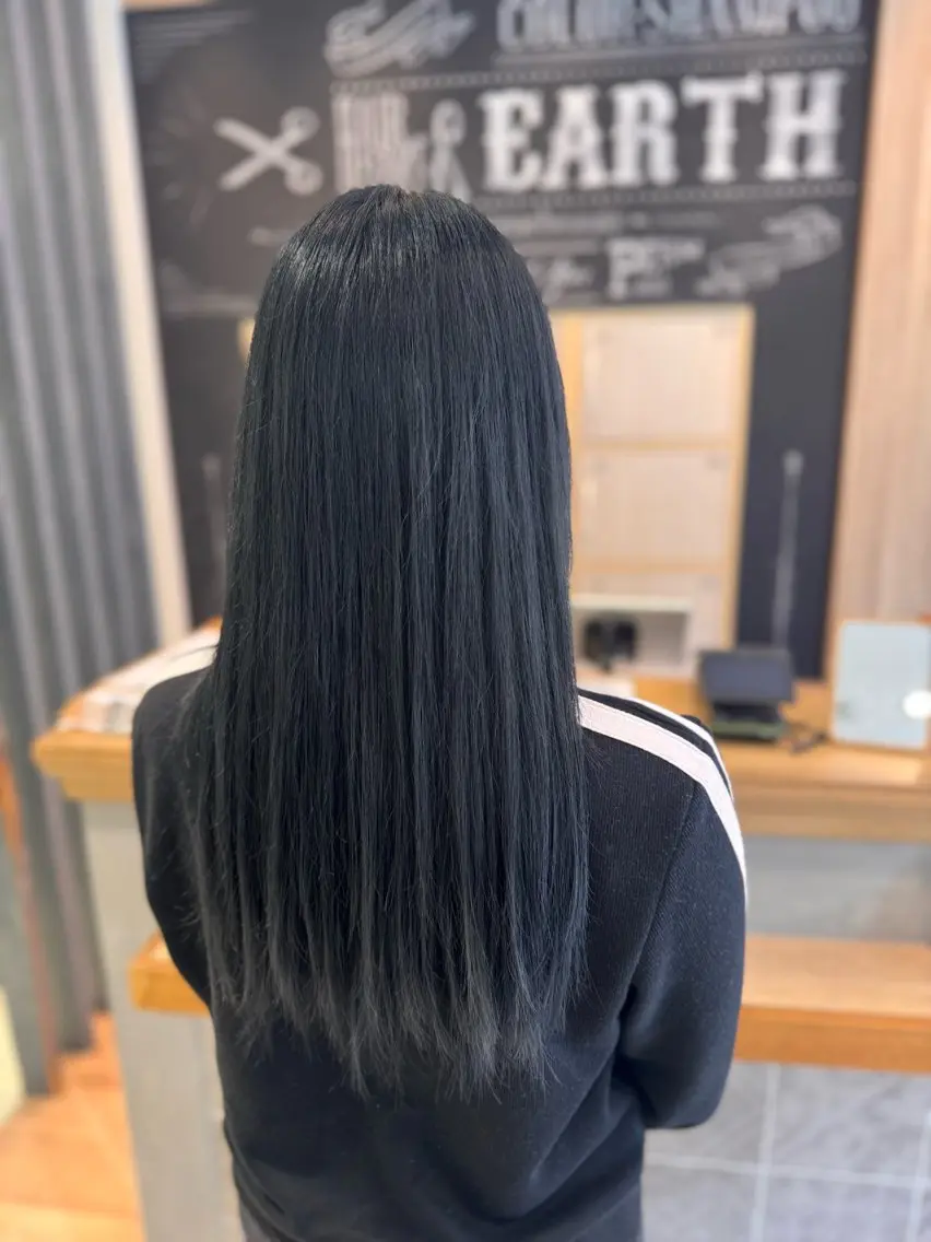 カラー 黒髪 ブルーカラー ブルーブラック ナチュラルうる艶 カラーミル🌙のヘアスタイル