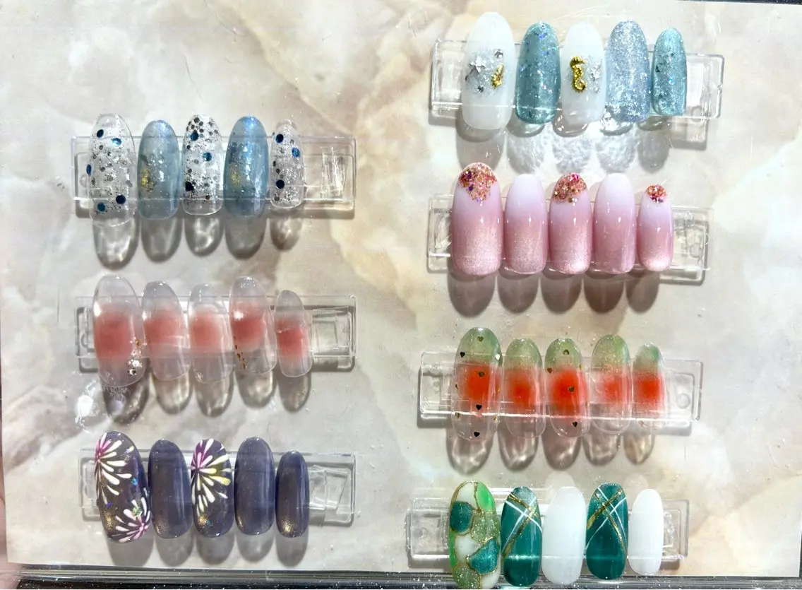 《ハンドネイル》​〜​11日限定!!オフ代込み8月のサンプルチップから選べるメニュー💅の写真