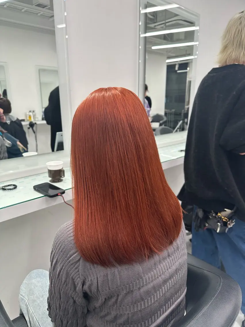 セミロング カラー オレンジ届けます🦊 HARUNEのヘアスタイル
