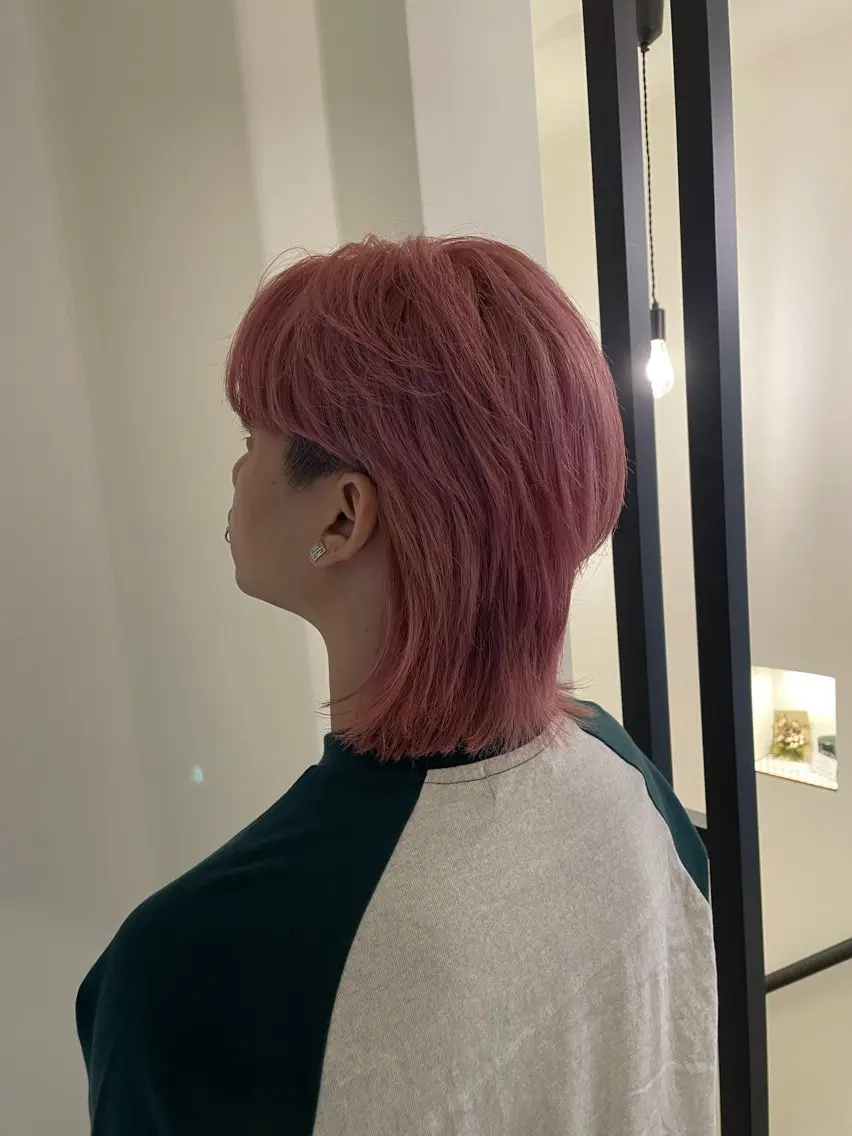ショート カラー メンズ メンズウルフカット ピンクカラー ウルフカット ニュアンスカラー🫧 加納のヘアスタイル