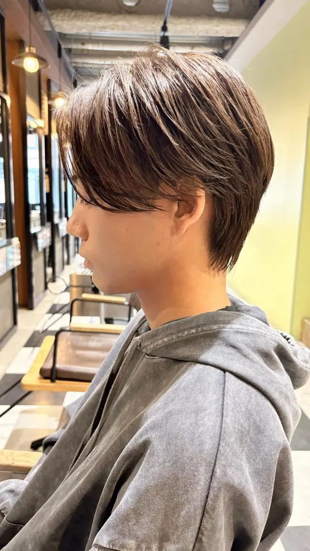 ミディアム カット ヘアカラー ✂️メンズ センターパート✨陽気のヘアスタイル