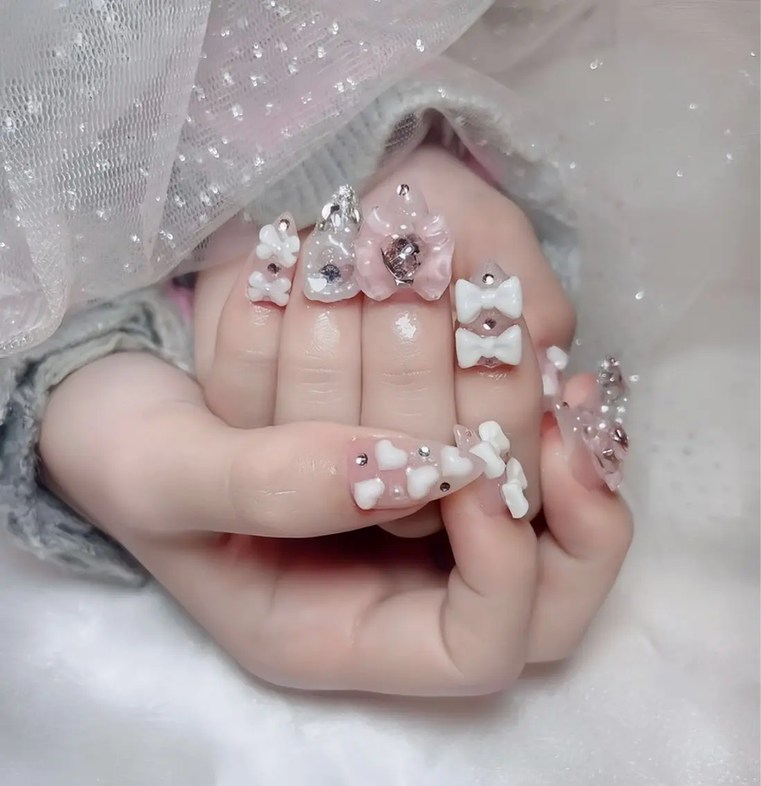 ネイル オーロラネイル チークネイル 桜ネイル クリアネイル ドット ハンドネイル Rin Nail 新大久保店のネイルデザイン