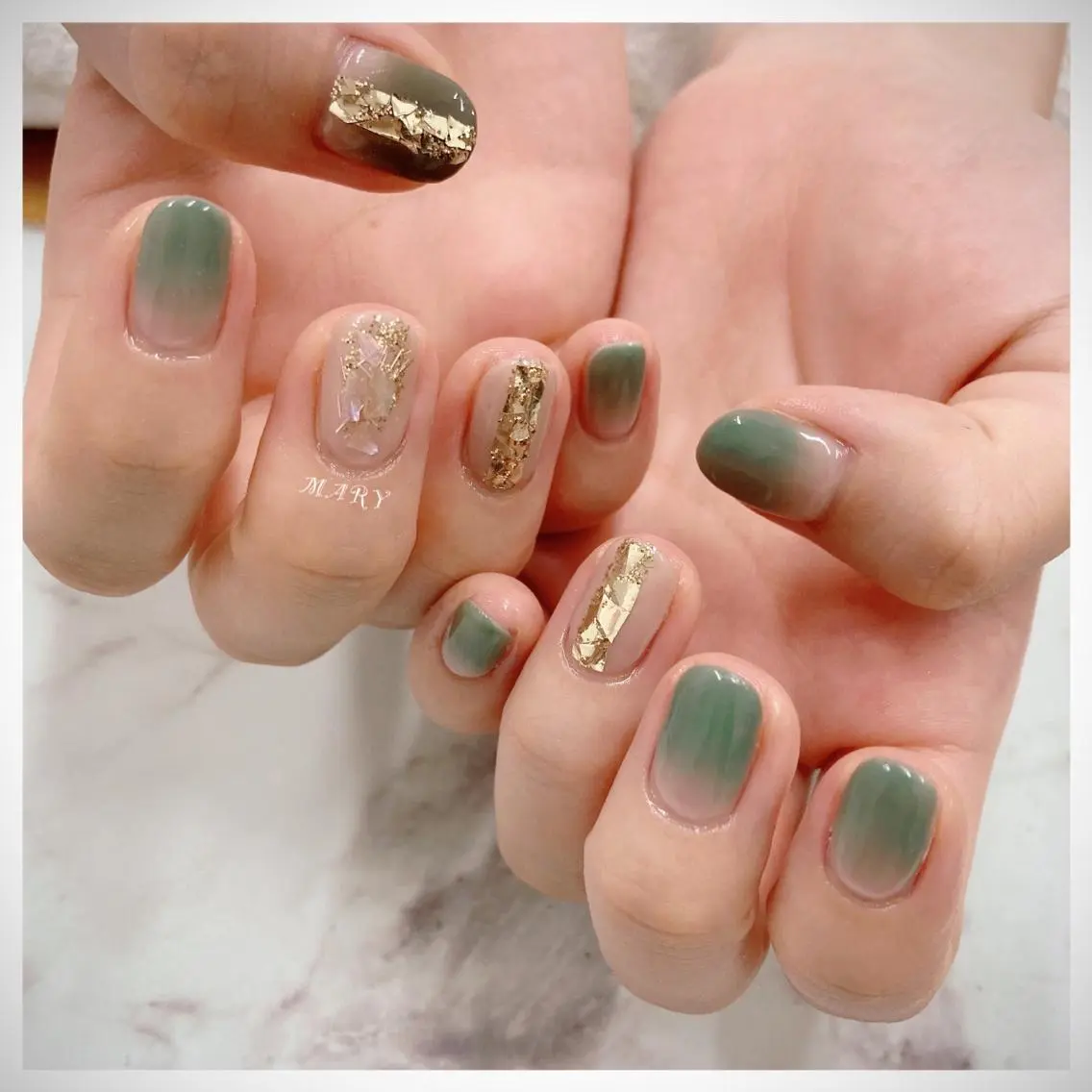 ネイル グラデーション キラキラネイル ニュアンスネイル ハンドネイル Mary nail .narumiのネイルデザイン