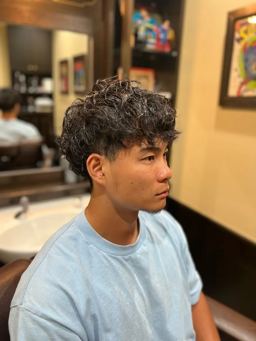 ミディアム パーマ メンズ ミディアムパーマ メンズパーマ スパイラルパーマ 猪井 明のヘアスタイル