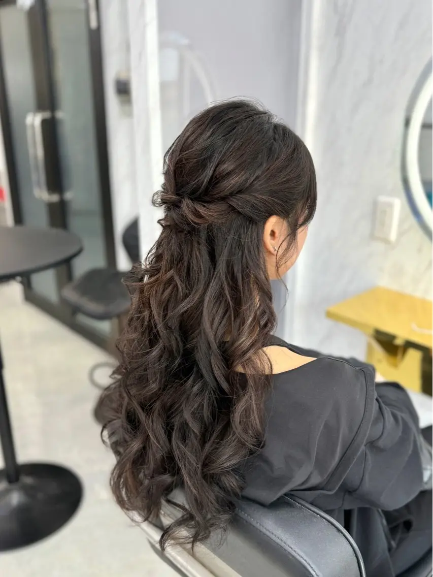 ロング ヘアアレンジ エクステ🩵ブリーチ 韓国ヘア🩵KAEのヘアスタイル