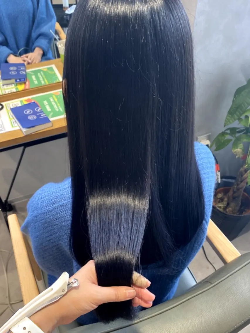 ロング ヘアアレンジ カラー 黒髪 ブリーチ ブルーカラー ブルーブラック ダブルカラー カット ヘアカラー 小國 綾かのヘアスタイル
