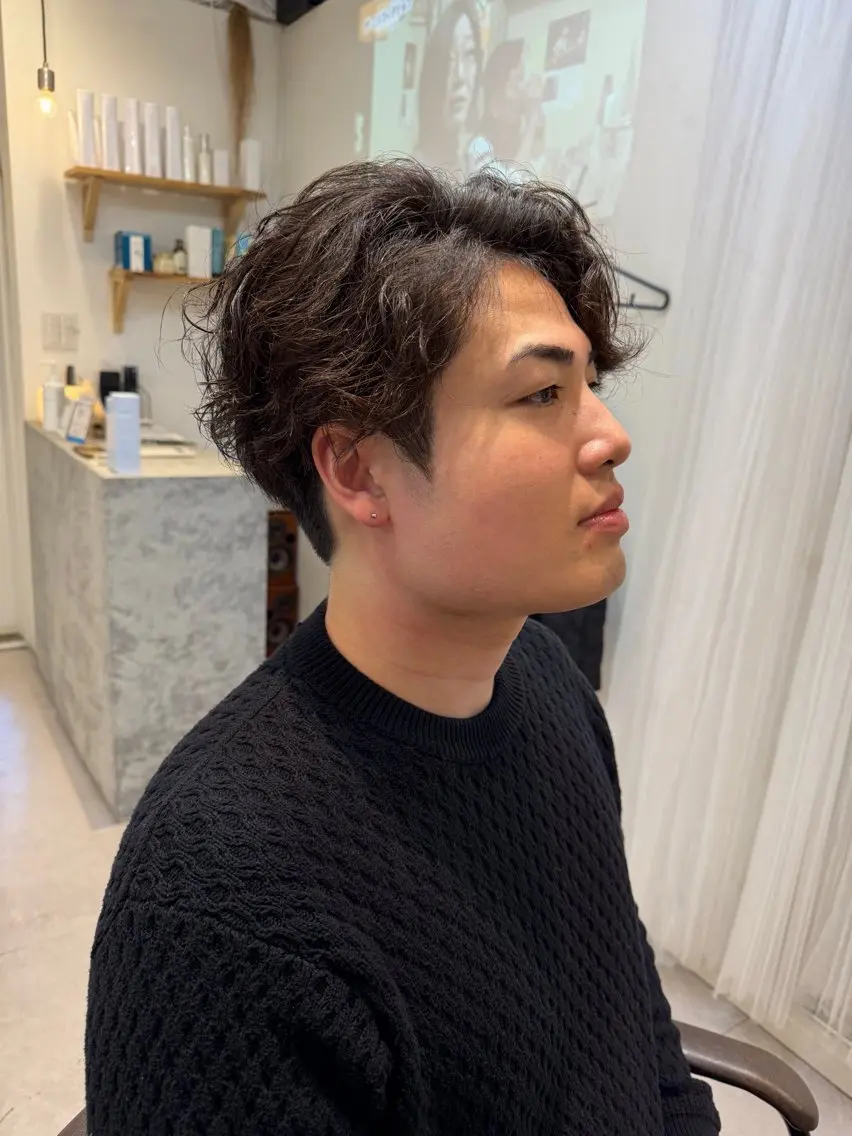 ミディアム パーマ メンズ ミディアムパーマ メンズパーマ スパイラルパーマ カット パーマ トリートメント 似合う髪型が 分からない方へのヘアスタイル