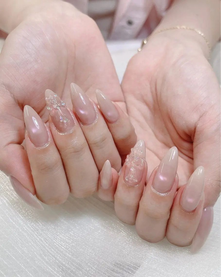 ネイル チークネイル ドット フレンチネイル キラキラネイル 韓国ネイル ハンドネイル Speraネイル 大宮店🎀のネイルデザイン
