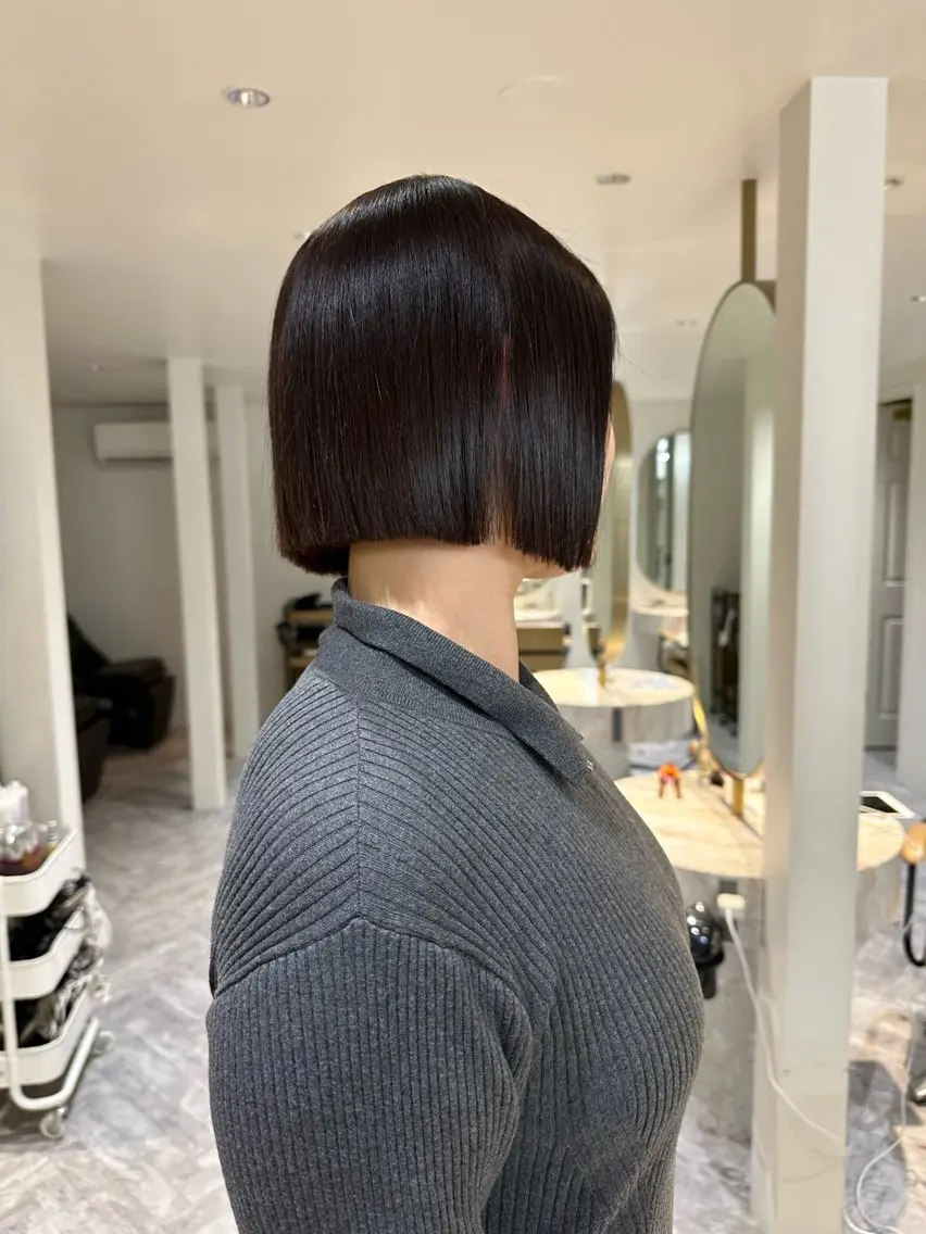 ショート カラー ブリーチ ボルドーカラー ハイトーンカラー ブリーチなしカラー ボブ REINA☁️透明感 カラー/ぷつっと♡のヘアスタイル