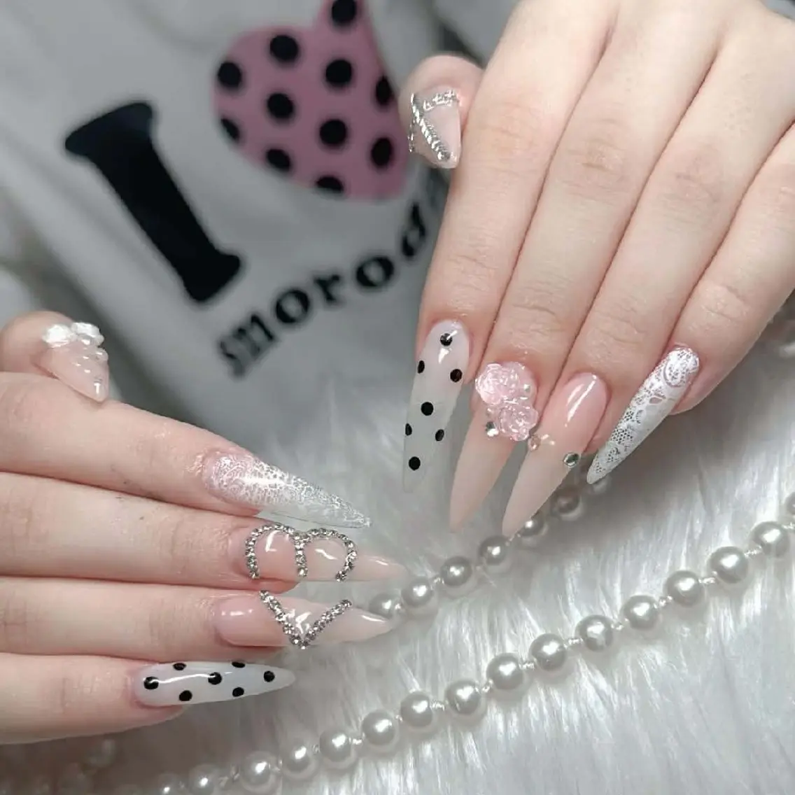 ネイル チークネイル フレンチネイル キラキラネイル 韓国ネイル マグネットネイル ハンドネイル Buruberii hbaby nailのネイルデザイン