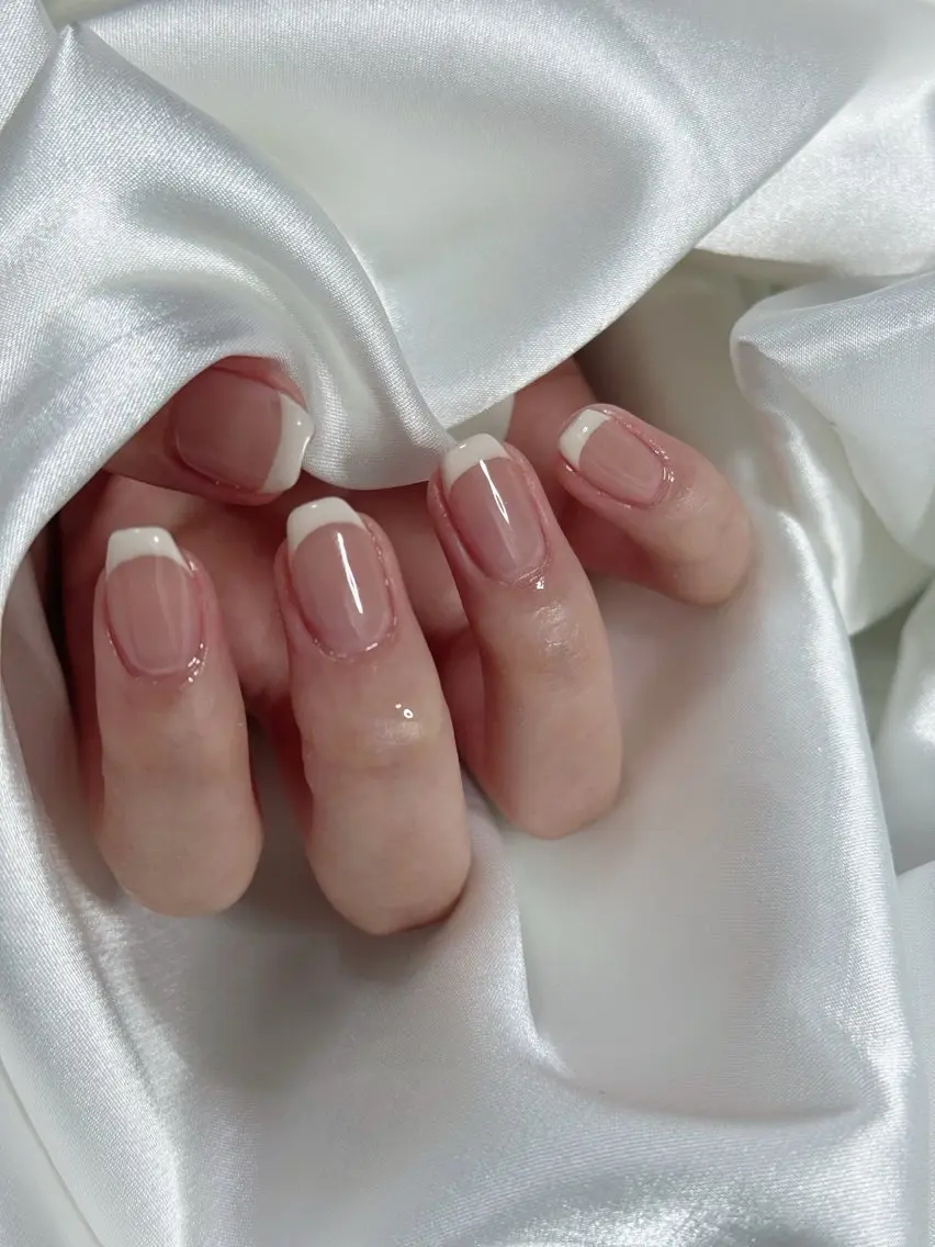 Hand フレンチネイル(ケア込み)オフ代別途500円 バーチャルの場合+1000の写真