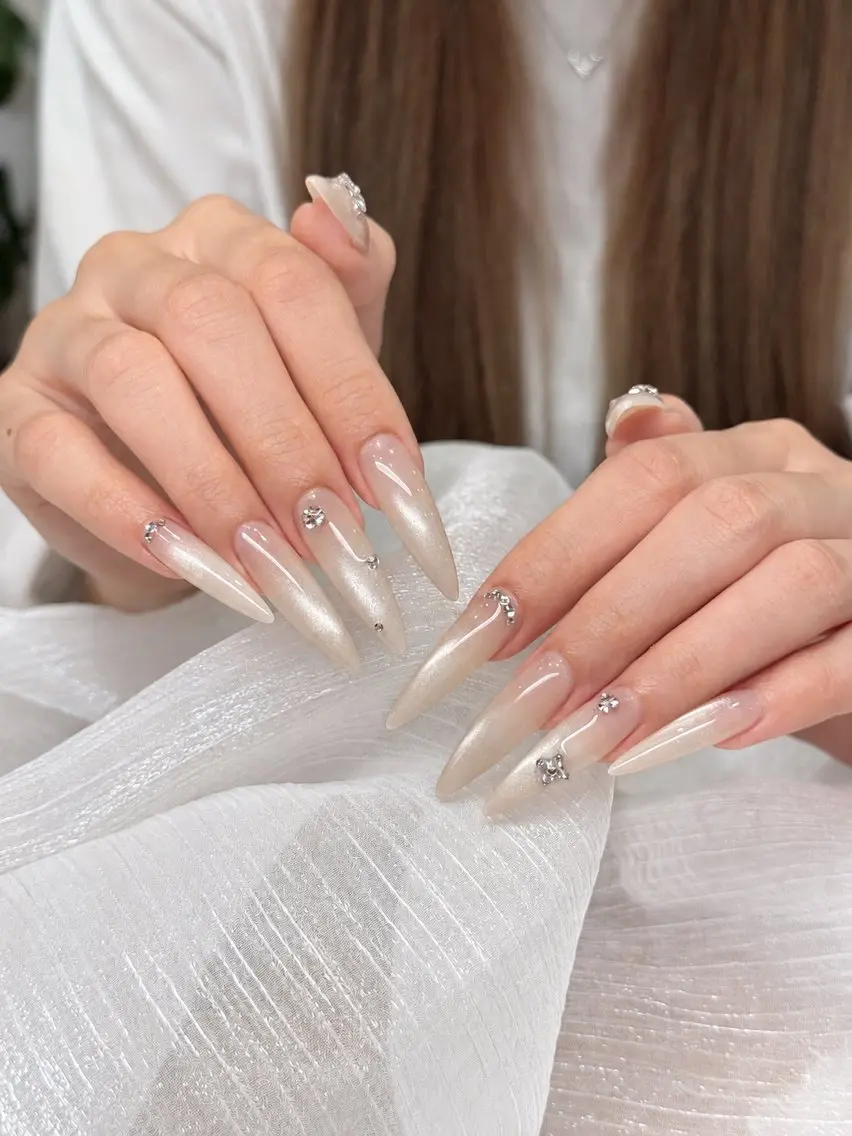 ネイル オーロラネイル チークネイル フレンチネイル グラデーション 韓国ネイル ハンドネイル ハンドケア HANA NAILSのネイルデザイン