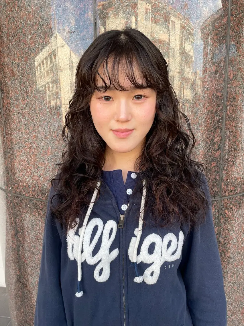 ロング パーマ ロング イルミナカラー/レイ ヤーカット/三好春奈のヘアスタイル