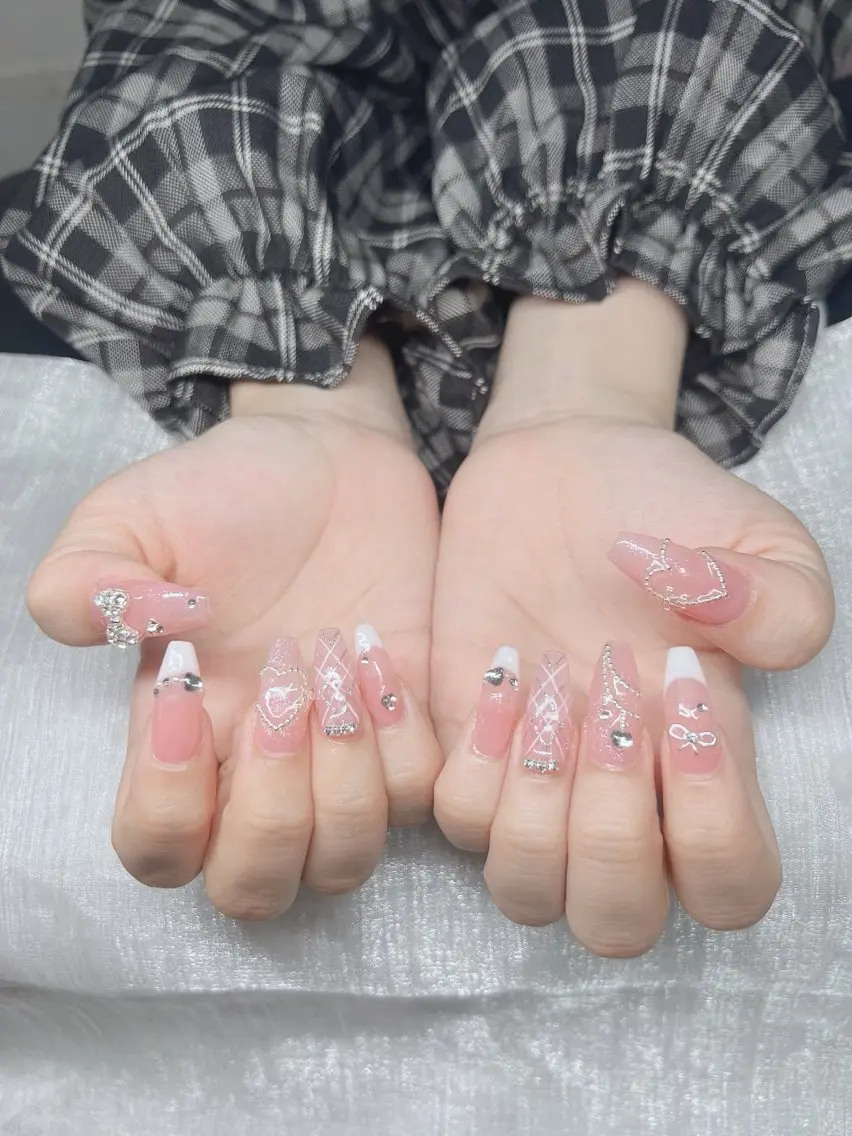 ネイル 長さ出し グラデーション キラキラネイル マグネットネイル ニュアンスネイル ハンドネイル Lee Nails チップ長さだし専門店のネイルデザイン