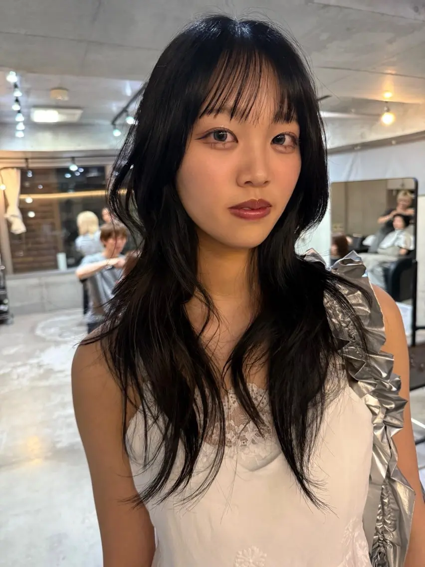 ロング ロングレイヤー くびれヘア 顔まわりレイヤー ハイレイヤー 韓国風ヘア カット ヘアカラー レイヤーカット\ウル フ　chinatsuのヘアスタイル