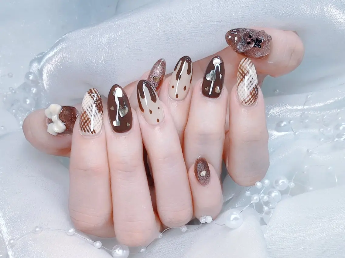 ネイル 長さ出し ジェルネイル キラキラネイル ラメ(グリッター) 持ち込み Chouette Nailのネイルデザイン