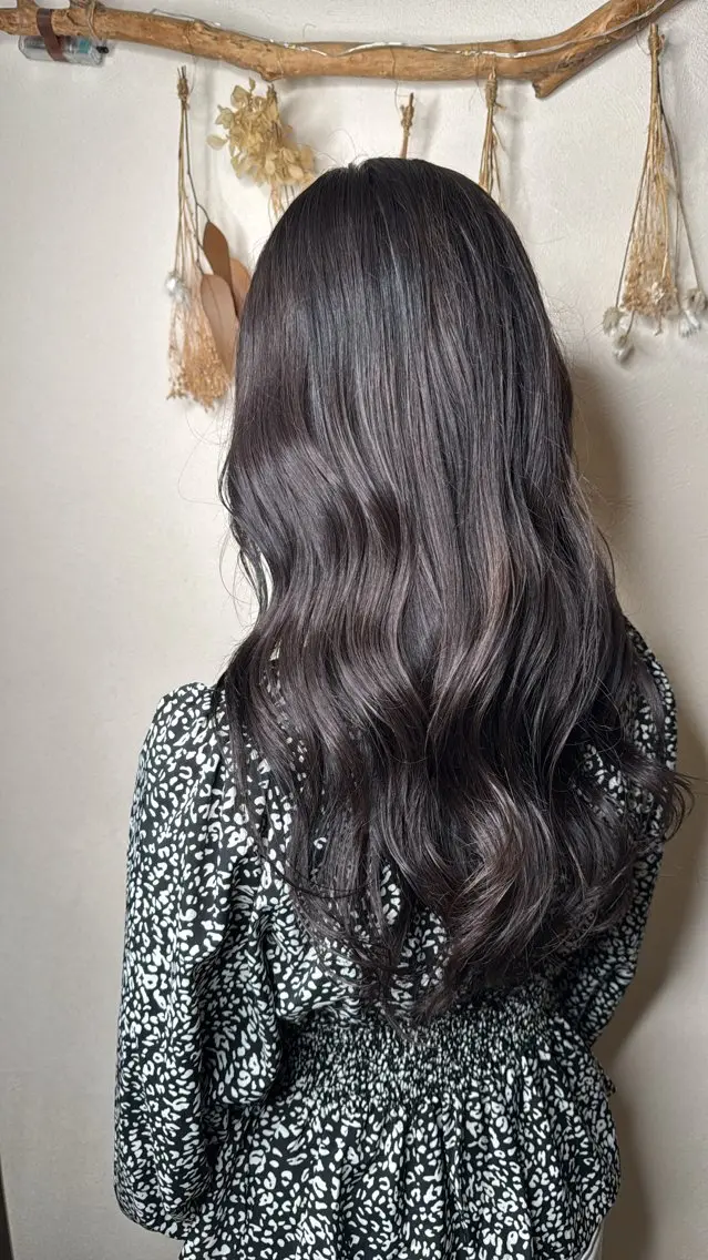 ロング 根本 奈緒のヘアスタイル