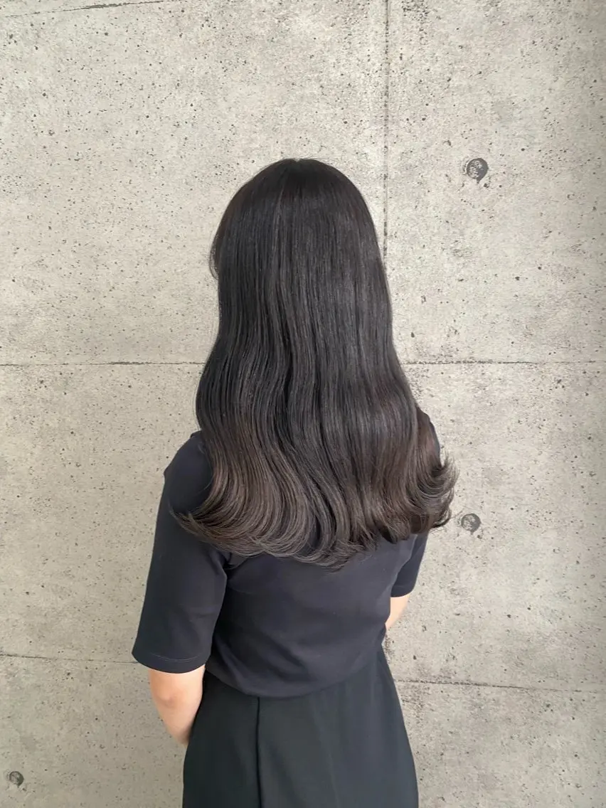 ロング カラー ブリーチ グレージュ 今原 朱理のヘアスタイル