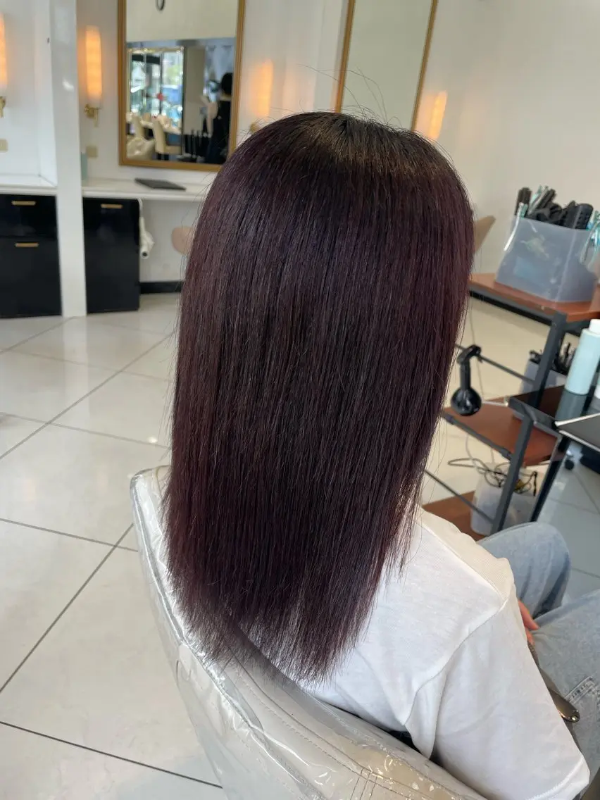 ロング パープルカラー カット ヘアカラー トリートメント 岡田 蓮美のヘアスタイル