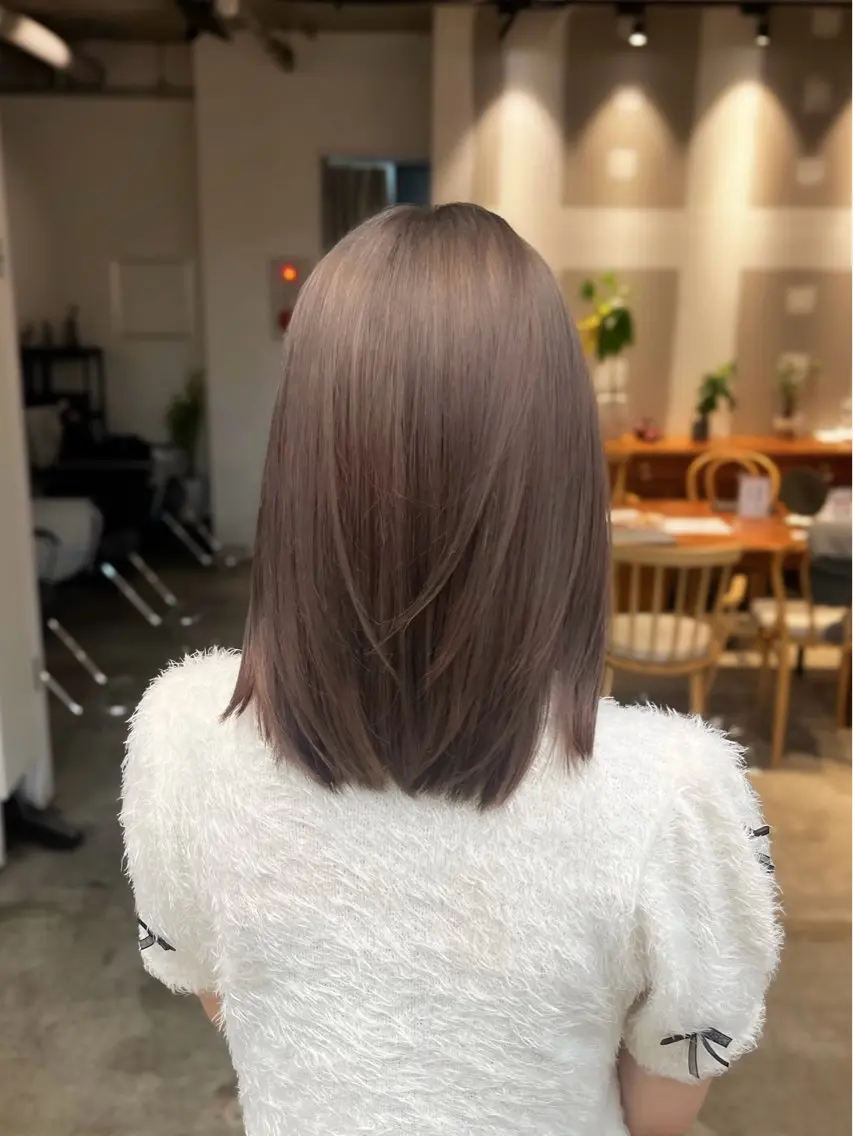 カラー ブリーチ ダブルカラー グレージュ ミルクティーグレージュ ブリーチなしカラー ウルフ/レイヤー/ ブリーチカラーのヘアスタイル