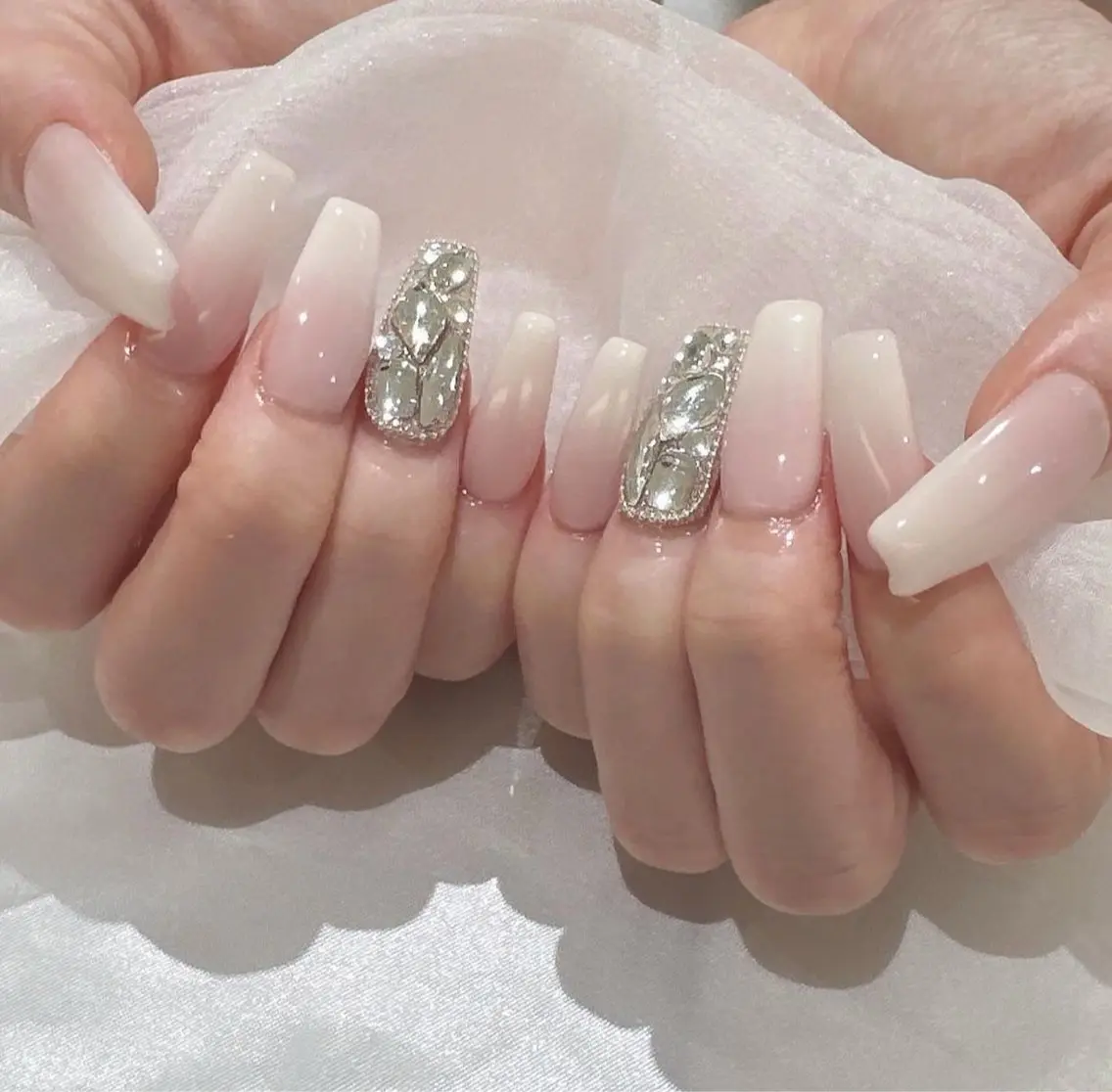 ネイル グラデーション キラキラネイル ワンカラーネイル 冬ネイル Jenn Nail Salonのネイルデザイン