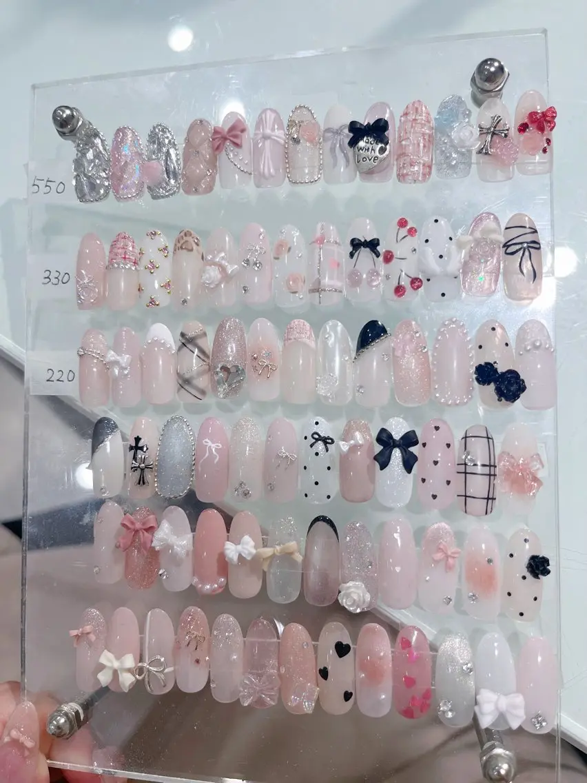 ネイル アートネイル ガーリー 韓国ネイル 持ち込み ワンホンネイル KOKONA 🎀のネイルデザイン