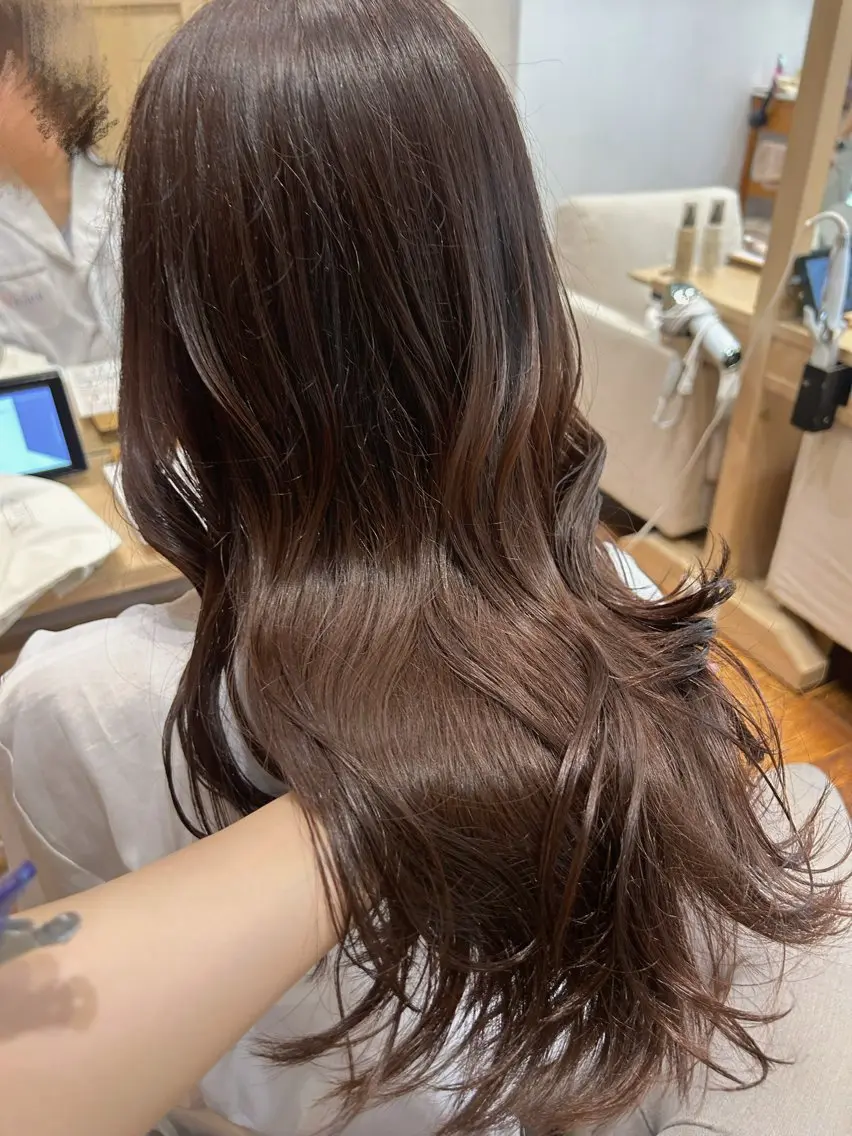 ロング レイヤーカット 市吉 杏奈のヘアスタイル