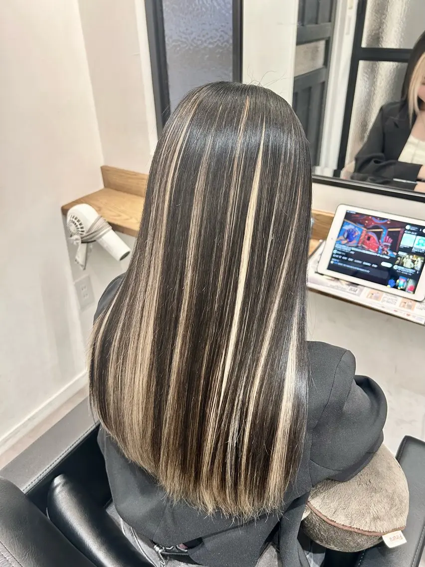 ロング ヘアカラー トリートメント 艶髪/韓国風🤍🖤 小林実央のヘアスタイル