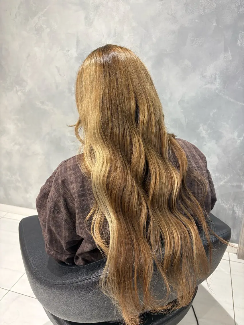 ロング ヘアアレンジ くびれヘア EARTH miuのヘアスタイル