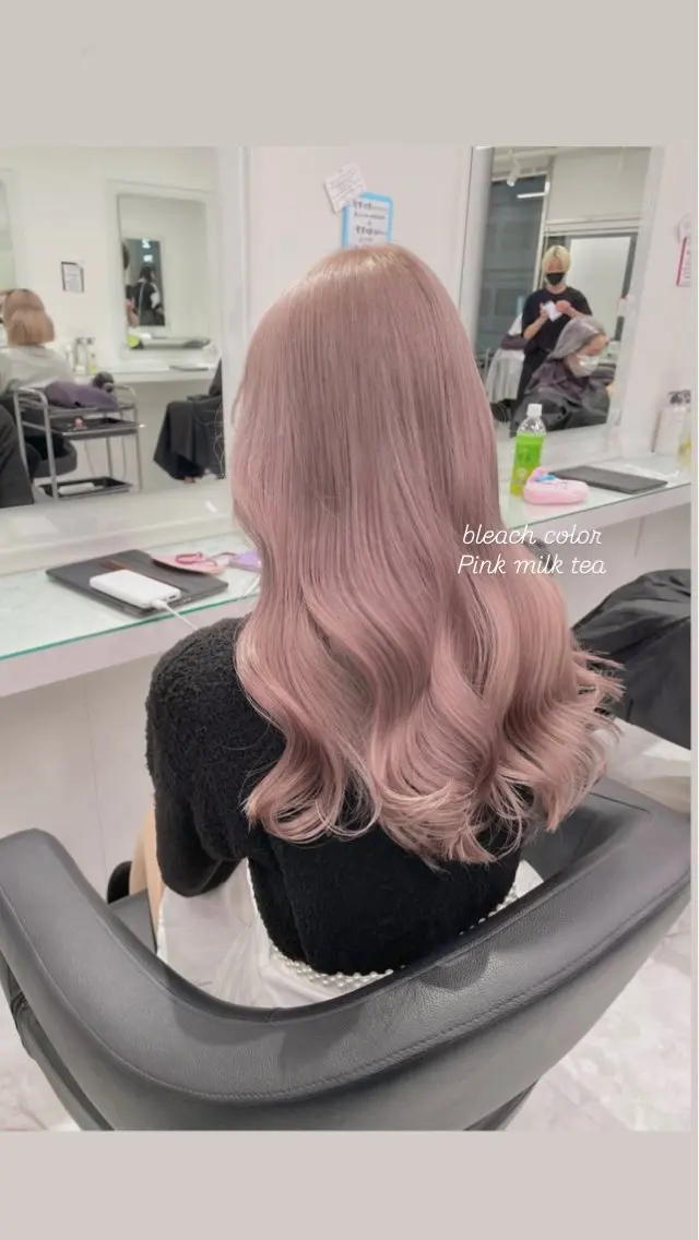 セミロング カラー ヘアカラー 🤍💕ブリーチカラ ーAyaka💕🤍のヘアスタイル