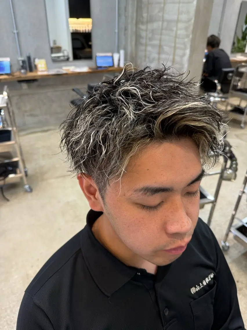 【絶対かっこいいメンズスタイル‼️】ツイストスパイラルパーマ＋メッシュの写真