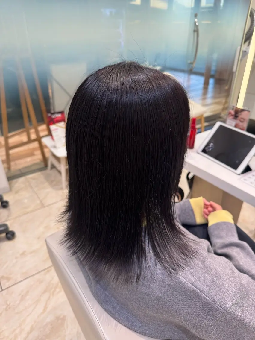 ミディアム カラー 黒髪 ブルーカラー ブルーブラック ヘアカラー kureha𓈒𓋜 ANNETTA🐣のヘアスタイル