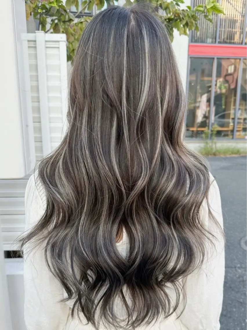 ロング カラー シールエクステ バレイヤージュ ベージュカラー ブリーチ ケアブリーチ ヘアカラー トリートメント 大阪梅田/レイヤー/ ハイライト/yuuのヘアスタイル