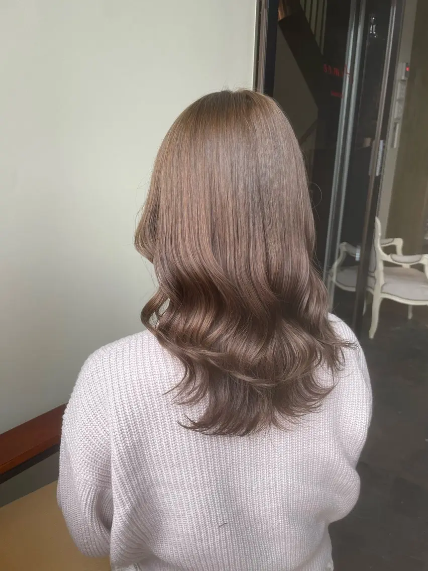 ショート ヘアカラー 髪質改善 ハイトーン 艶髪 川﨑 翼のヘアスタイル