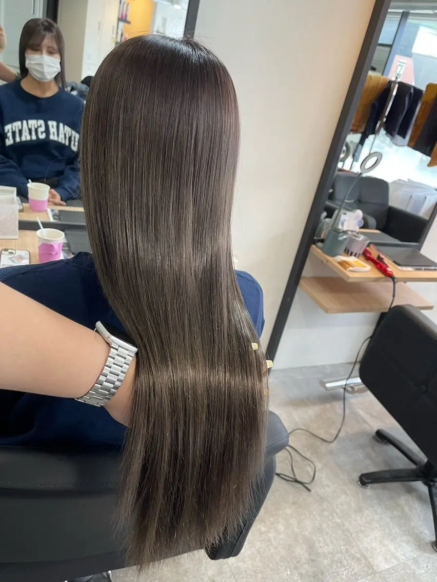 ロング カラー ブリーチ縮毛矯正 LAFFYuiのヘアスタイル