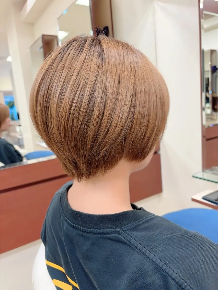 ショート カット 小林 巧実 / ショートボブ顔周りのヘアスタイル