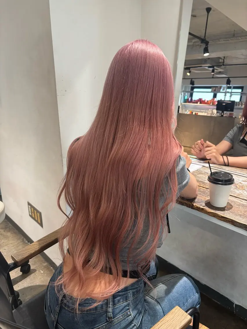 ロング カラー ベージュカラー ブリーチ ハイトーンカラー ピンクカラー ピンクベージュ ヘアカラー トリートメント 🌼ハイトーン個性派 ヘアセットMei🌼のヘアスタイル