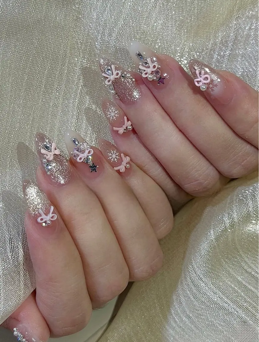 ネイル キラキラネイル マグネットネイル ミラーネイル ニュアンスネイル ワンホンネイル ハンドネイル Lyna 池袋のネイルデザイン