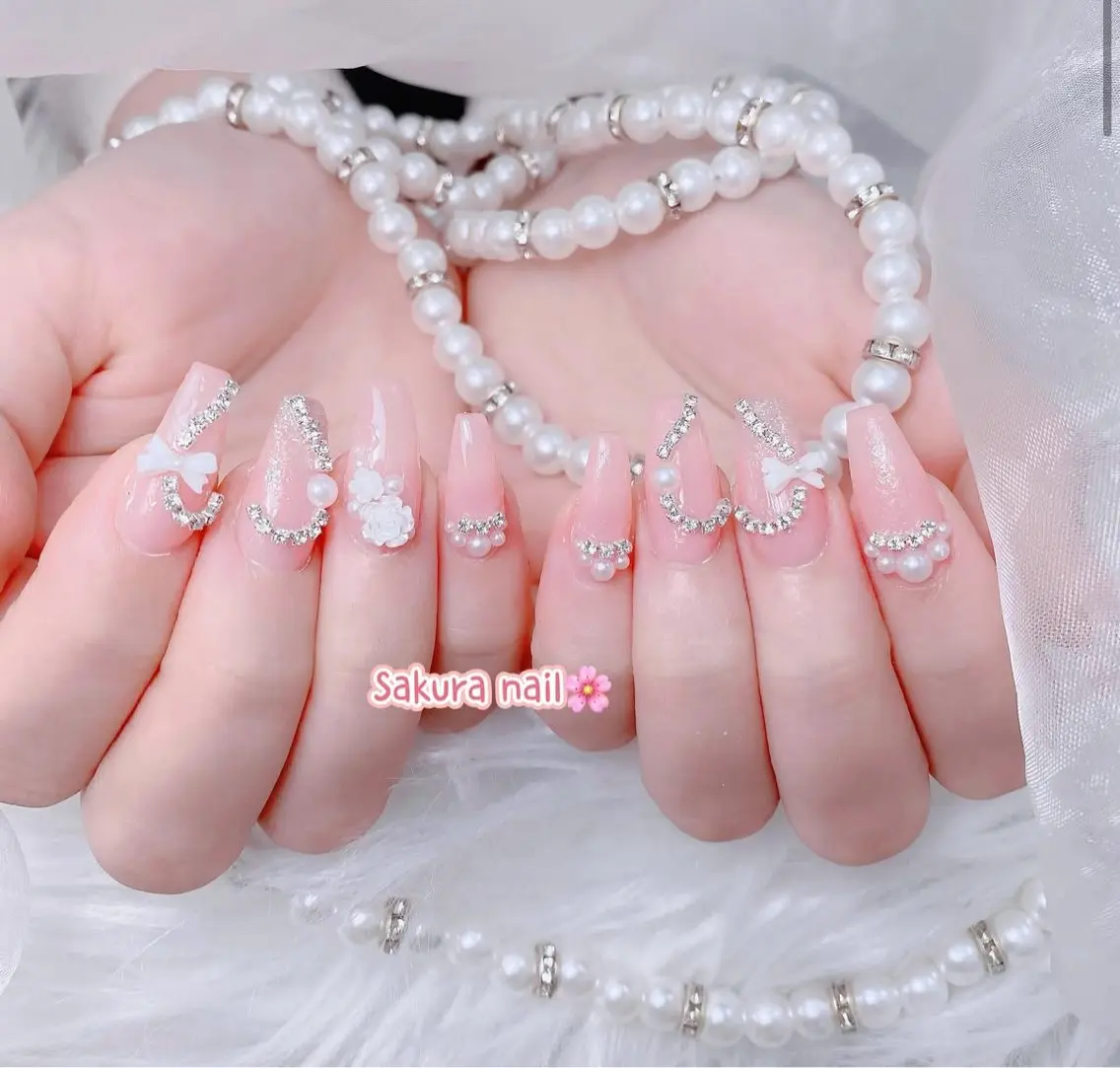 ネイル アートネイル オーロラネイル ボルドー チークネイル フレンチネイル ハンドネイル Sakura Nail Salonのネイルデザイン