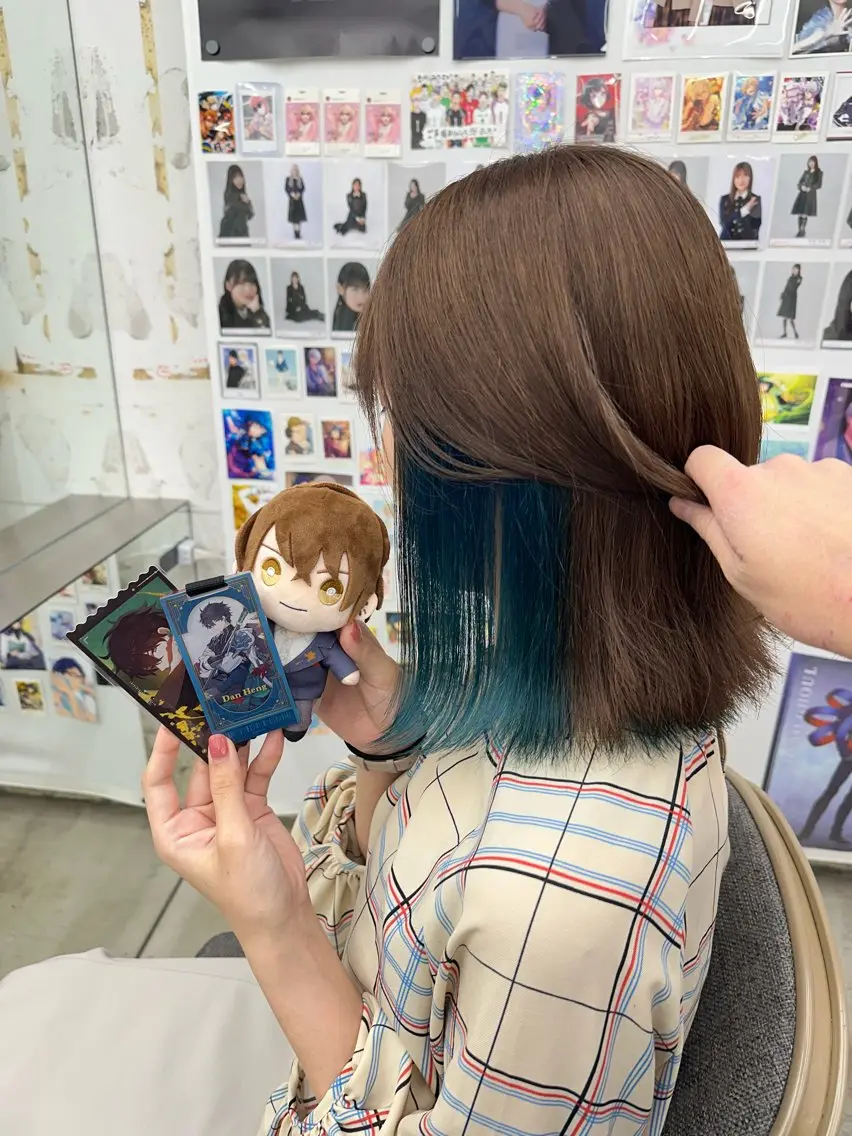 ミディアム カラー インナーカラー あらげ 🌈推しカラー🌈ᵕのヘアスタイル