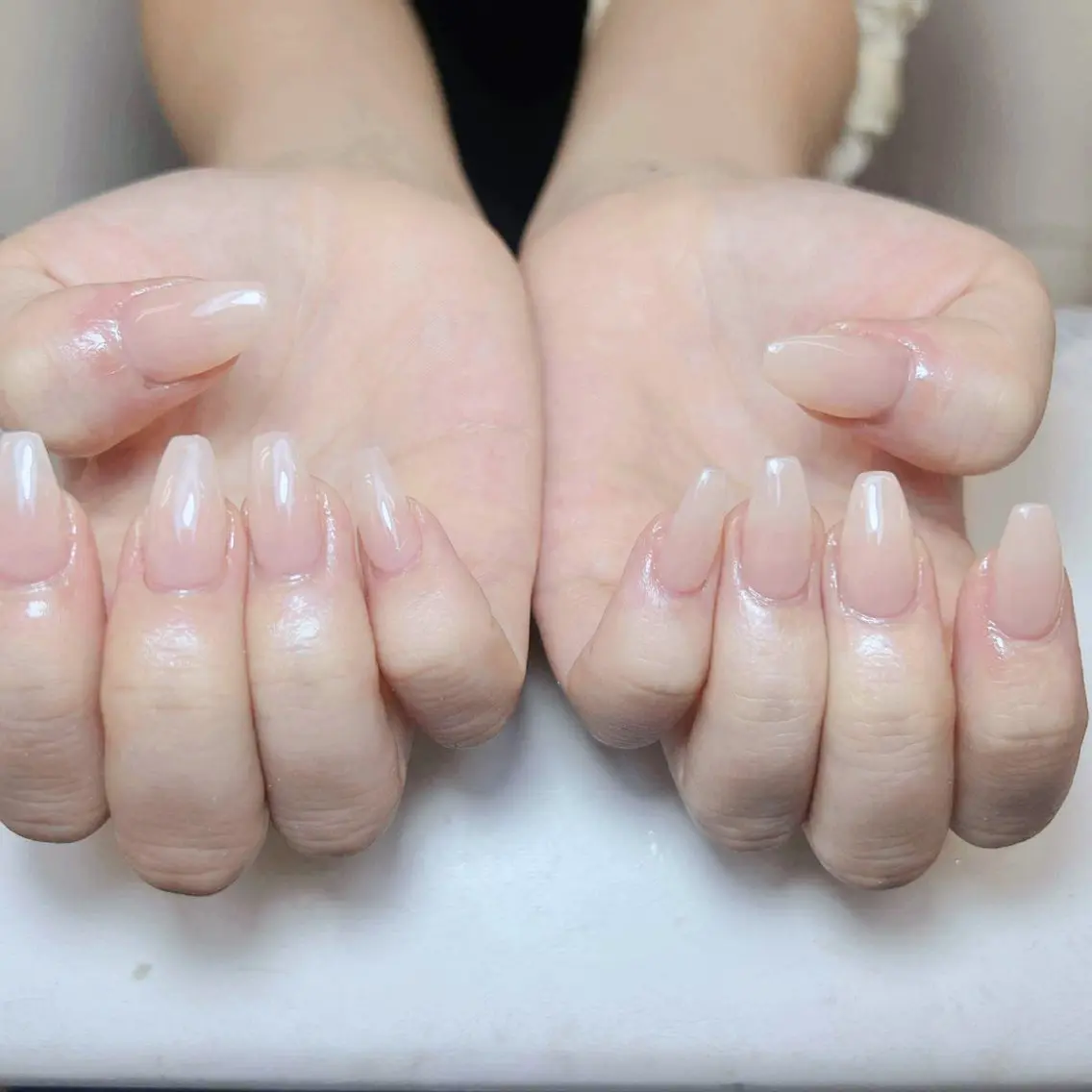 ネイル チークネイル 長さ出し フレンチネイル ジェルネイル ガラスフレンチ ハンドネイル anh nail anne🤍のネイルデザイン