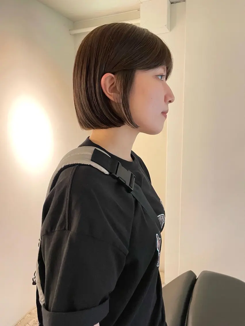 ショート カラー パーマ ブリーチ ブリーチなしカラー ボブ 艶ブラウン／ラフボブ 🪶表参道／remiのヘアスタイル