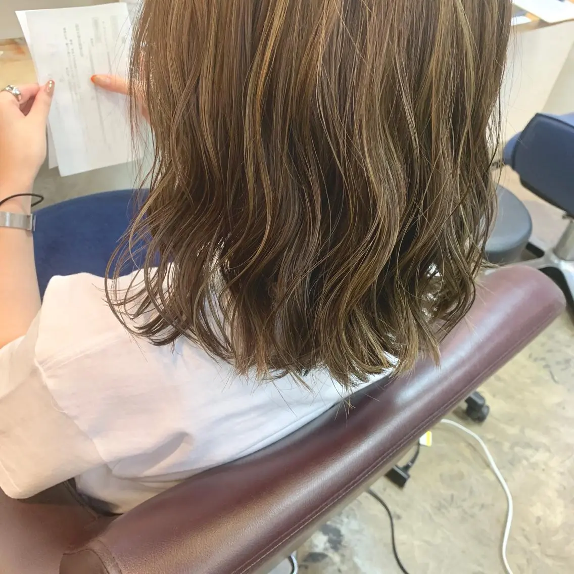 ミディアム カラー アッシュ ハイライトカラー ハイライト 💎耳ツボジュエリー 髪質改善🌙土屋桃佳のヘアスタイル