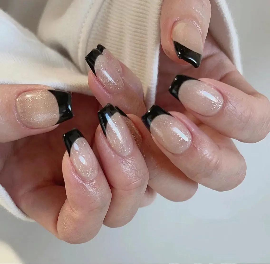 【HAND】定番のフレンチネイルの写真