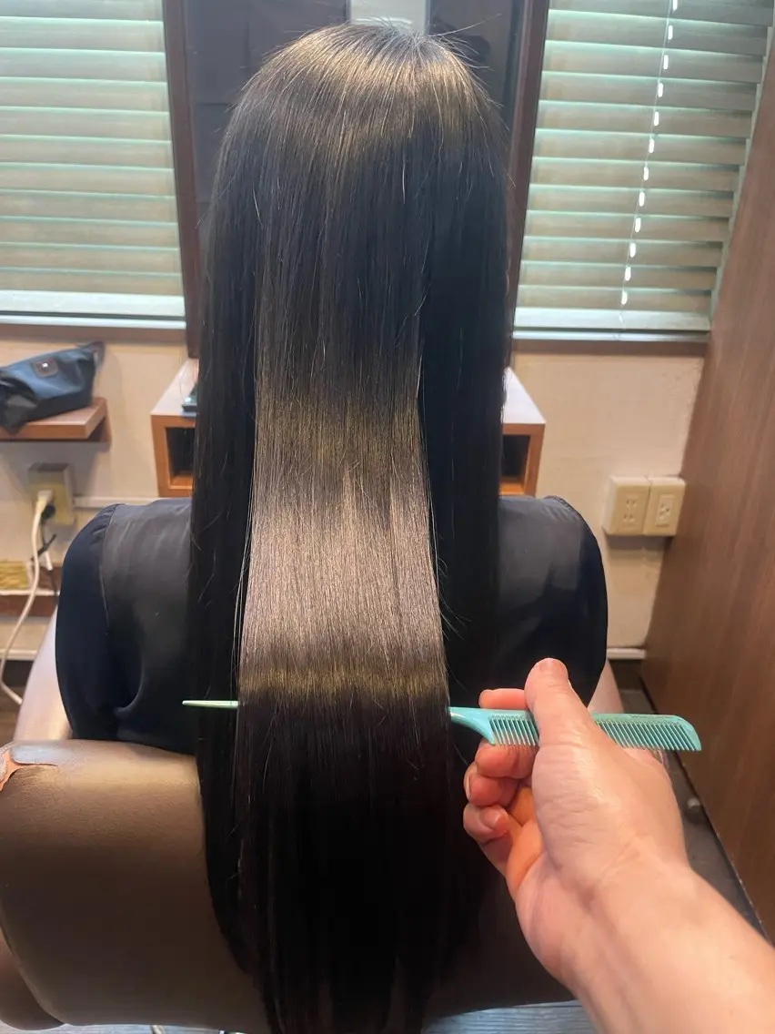 シームレス酸性髪質改善ストレートカット🌈+イルミナカラーでサラサラに。➕¥3300でトリートメント付きに^_^の写真