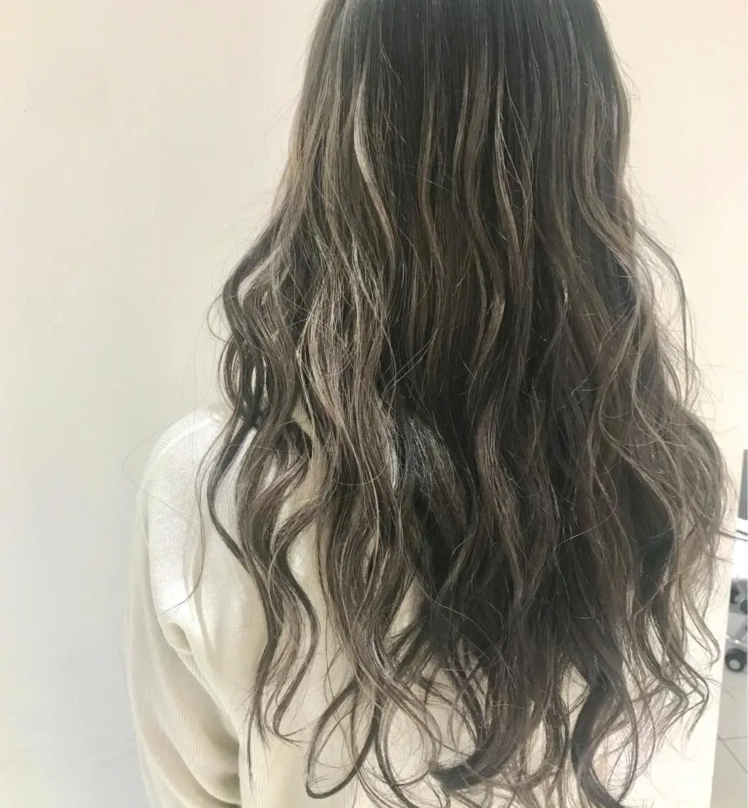 ロング 加藤 憂のヘアスタイル