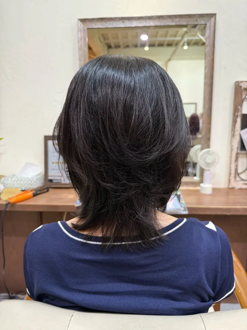 ミディアム レイヤーカット 高橋 葵のヘアスタイル