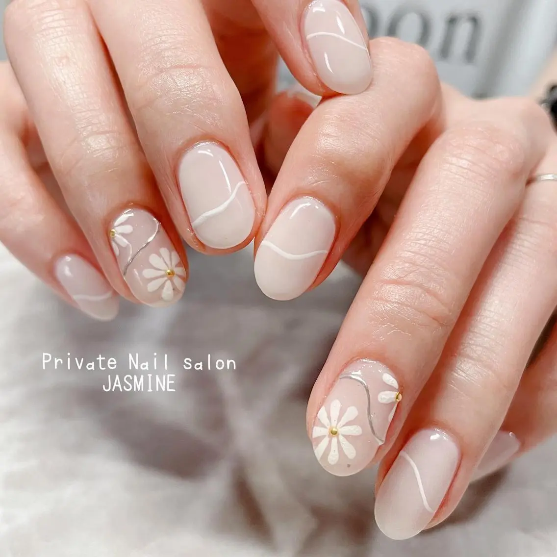ネイル フラワーネイル ミラーネイル ホワイト Nail salon JASMINEのネイルデザイン